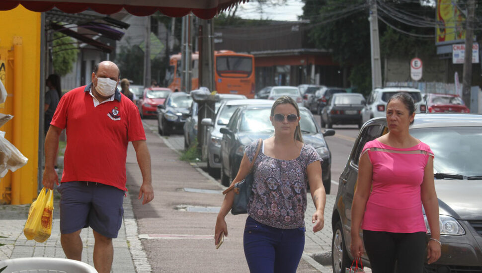 Curitiba retira obrigatoriedade do uso de máscaras em locais fechados
