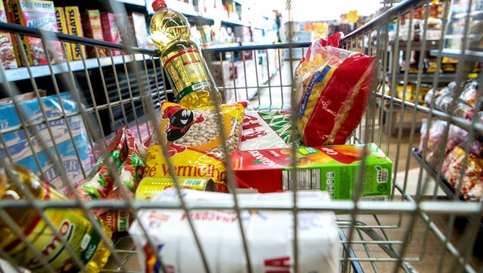 Preço de alimentos pode variar até 100% entre supermercados de Curitiba