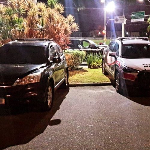 Policial civil passa um dia preso após ser abordado com carro roubado e arma ilegal no litoral de SP