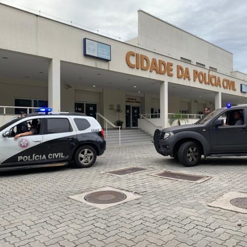 MPRJ e Corregedoria prendem 2 policiais por arrombar casa de entregador para furtar; até aliança de ouro foi levada