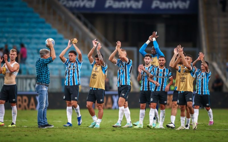 Renato admite grupo curto para três frentes do Grêmio e terá semana para administrar desgaste